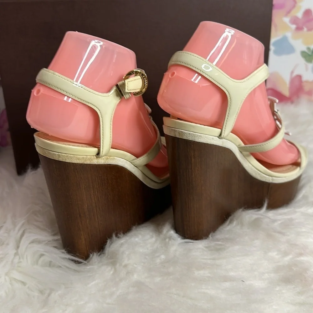 💯Authentic Louis Vuitton Wedges Sandals🍀